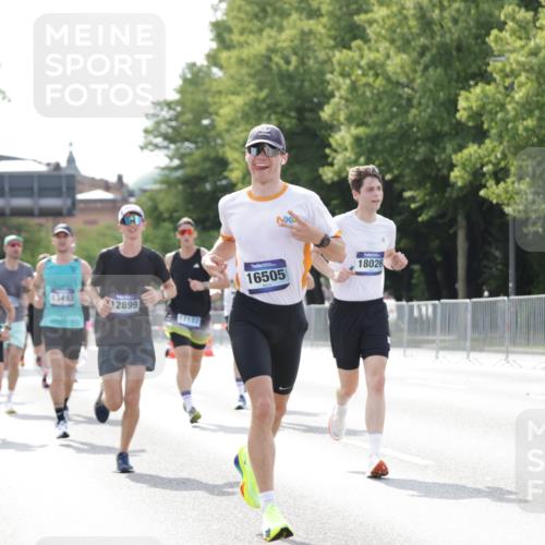 29.06.2025 - hella hamburg halbmarathon Jannik Wohlers http://msf.ph/oto/8194503 29.06.2025 09:46:18 Lombardsbrücke 1344, 1889, 2243, 4477, 4944, 5048, 5152, 6683, 7466, 7628, 8312, 10298, 10477, 10927, 11304, 11661, 12447, 12899, 12987, 13199, 13493, 13494, 13961, 14310, 14450, 15902, 16243, 16505, 16619, 16811, 16957, 17137, 17751, 18026, 18277, 18600, 18824 meine-sportfotos.de