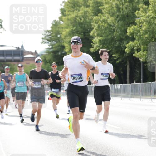 29.06.2025 - hella hamburg halbmarathon Jannik Wohlers http://msf.ph/oto/8194510 29.06.2025 09:46:18 Lombardsbrücke 1344, 1889, 2243, 4477, 4944, 5048, 5152, 6683, 7466, 7628, 8312, 10298, 10477, 10927, 11304, 11661, 12447, 12899, 12987, 13199, 13493, 13494, 13961, 14310, 14450, 15902, 16243, 16505, 16619, 16811, 16957, 17137, 17751, 18026, 18277, 18600, 18824 meine-sportfotos.de