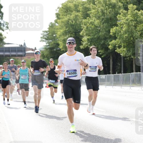 29.06.2025 - hella hamburg halbmarathon Jannik Wohlers http://msf.ph/oto/8194522 29.06.2025 09:46:19 Lombardsbrücke 1344, 1889, 2243, 4477, 4944, 5048, 5152, 6683, 7466, 7622, 7628, 8312, 10477, 10927, 11304, 11661, 12447, 12899, 13199, 13493, 13494, 13961, 14310, 14450, 15902, 16243, 16505, 16619, 16811, 16957, 17137, 17751, 18026, 18277, 18600, 18824 meine-sportfotos.de