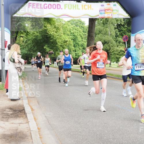 29.06.2025 - hella hamburg halbmarathon MichiJ http://msf.ph/oto/8194530 29.06.2025 10:20:21 Zwischen KM18-KM19 3201, 5826, 7481, 9381, 10017, 11413, 16508, 18235 meine-sportfotos.de