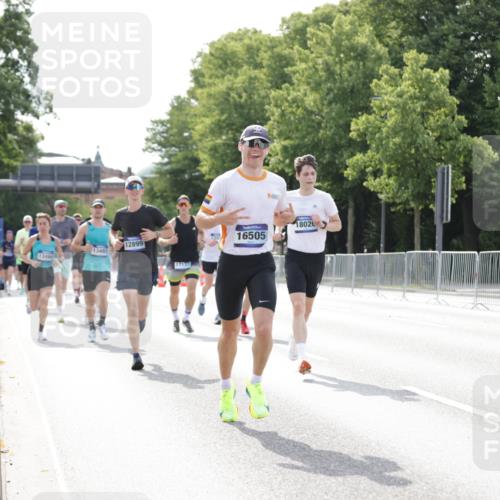 29.06.2025 - hella hamburg halbmarathon Jannik Wohlers http://msf.ph/oto/8194557 29.06.2025 09:46:19 Lombardsbrücke 1344, 1889, 2243, 4477, 4944, 5048, 5152, 6683, 7466, 7622, 7628, 8312, 10477, 10927, 11304, 11661, 12447, 12899, 13199, 13493, 13494, 13961, 14310, 14450, 15902, 16243, 16505, 16619, 16811, 16957, 17137, 17751, 18026, 18277, 18600, 18824 meine-sportfotos.de
