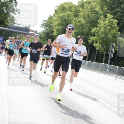 29.06.2025 - hella hamburg halbmarathon Jannik Wohlers http://msf.ph/oto/8194569 29.06.2025 09:46:19 Lombardsbrücke 1344, 1889, 2243, 4477, 4944, 5048, 5152, 6683, 7466, 7622, 7628, 8312, 10477, 10927, 11304, 11661, 12447, 12899, 13199, 13493, 13494, 13961, 14310, 14450, 15902, 16243, 16505, 16619, 16811, 16957, 17137, 17751, 18026, 18277, 18600, 18824 meine-sportfotos.de