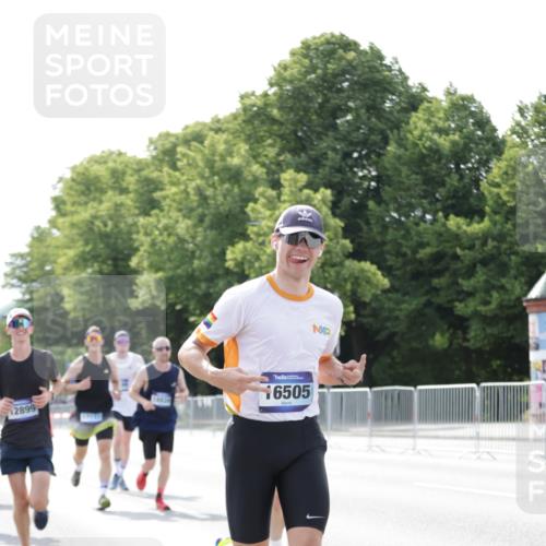 29.06.2025 - hella hamburg halbmarathon Jannik Wohlers http://msf.ph/oto/8194574 29.06.2025 09:46:20 Lombardsbrücke 1889, 2243, 4477, 4944, 5048, 5152, 5660, 6683, 7466, 7622, 7628, 8312, 10477, 10927, 11304, 11661, 12447, 12899, 13199, 13493, 13494, 13729, 13961, 14310, 14450, 15902, 16505, 16619, 16811, 16957, 17137, 17751, 18026, 18277, 18600, 18824 meine-sportfotos.de