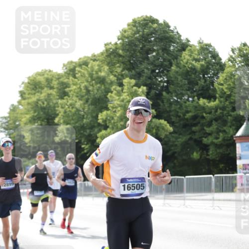 29.06.2025 - hella hamburg halbmarathon Jannik Wohlers http://msf.ph/oto/8194582 29.06.2025 09:46:20 Lombardsbrücke 1889, 2243, 4477, 4944, 5048, 5152, 5660, 6683, 7466, 7622, 7628, 8312, 10477, 10927, 11304, 11661, 12447, 12899, 13199, 13493, 13494, 13729, 13961, 14310, 14450, 15902, 16505, 16619, 16811, 16957, 17137, 17751, 18026, 18277, 18600, 18824 meine-sportfotos.de
