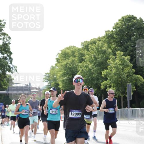 29.06.2025 - hella hamburg halbmarathon Jannik Wohlers http://msf.ph/oto/8194598 29.06.2025 09:46:21 Lombardsbrücke 1889, 2243, 4944, 5048, 5152, 5660, 6683, 7466, 7622, 7628, 8312, 10477, 10927, 11304, 11661, 12447, 12899, 13199, 13493, 13494, 13729, 14310, 14450, 15902, 16505, 16619, 16811, 16957, 17137, 17751, 18026, 18277, 18600, 18824 meine-sportfotos.de