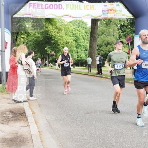29.06.2025 - hella hamburg halbmarathon MichiJ http://msf.ph/oto/8194616 29.06.2025 10:20:23 Zwischen KM18-KM19 3201, 5826, 7481, 10017, 11413, 11857, 16508, 18177 meine-sportfotos.de