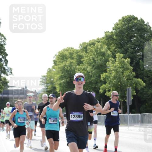 29.06.2025 - hella hamburg halbmarathon Jannik Wohlers http://msf.ph/oto/8194622 29.06.2025 09:46:21 Lombardsbrücke 1889, 2243, 4944, 5048, 5152, 5660, 6683, 7466, 7622, 7628, 8312, 10477, 10927, 11304, 11661, 12447, 12899, 13199, 13493, 13494, 13729, 14310, 14450, 15902, 16505, 16619, 16811, 16957, 17137, 17751, 18026, 18277, 18600, 18824 meine-sportfotos.de