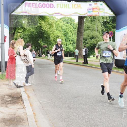 29.06.2025 - hella hamburg halbmarathon MichiJ http://msf.ph/oto/8194628 29.06.2025 10:20:23 Zwischen KM18-KM19 3201, 5826, 7481, 10017, 11413, 11857, 16508, 18177 meine-sportfotos.de