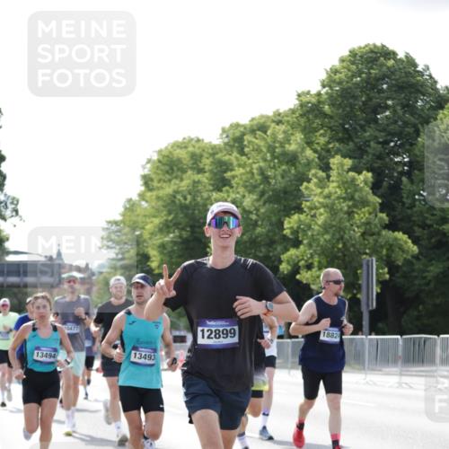 29.06.2025 - hella hamburg halbmarathon Jannik Wohlers http://msf.ph/oto/8194630 29.06.2025 09:46:21 Lombardsbrücke 1889, 2243, 4944, 5048, 5152, 5660, 6683, 7466, 7622, 7628, 8312, 10477, 10927, 11304, 11661, 12447, 12899, 13199, 13493, 13494, 13729, 14310, 14450, 15902, 16505, 16619, 16811, 16957, 17137, 17751, 18026, 18277, 18600, 18824 meine-sportfotos.de