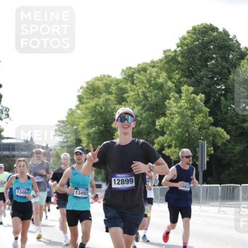 29.06.2025 - hella hamburg halbmarathon Jannik Wohlers http://msf.ph/oto/8194636 29.06.2025 09:46:21 Lombardsbrücke 1889, 2243, 4944, 5048, 5152, 5660, 6683, 7466, 7622, 7628, 8312, 10477, 10927, 11304, 11661, 12447, 12899, 13199, 13493, 13494, 13729, 14310, 14450, 15902, 16505, 16619, 16811, 16957, 17137, 17751, 18026, 18277, 18600, 18824 meine-sportfotos.de