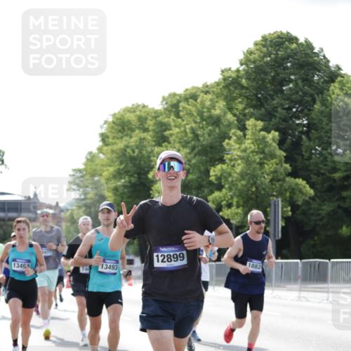 29.06.2025 - hella hamburg halbmarathon Jannik Wohlers http://msf.ph/oto/8194641 29.06.2025 09:46:21 Lombardsbrücke 1889, 2243, 4944, 5048, 5152, 5660, 6683, 7466, 7622, 7628, 8312, 10477, 10927, 11304, 11661, 12447, 12899, 13199, 13493, 13494, 13729, 14310, 14450, 15902, 16505, 16619, 16811, 16957, 17137, 17751, 18026, 18277, 18600, 18824 meine-sportfotos.de