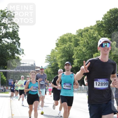 29.06.2025 - hella hamburg halbmarathon Jannik Wohlers http://msf.ph/oto/8194652 29.06.2025 09:46:21 Lombardsbrücke 1889, 2243, 4944, 5048, 5152, 5660, 6683, 7466, 7622, 7628, 8312, 10477, 10927, 11304, 11661, 12447, 12899, 13199, 13493, 13494, 13729, 14310, 14450, 15902, 16505, 16619, 16811, 16957, 17137, 17751, 18026, 18277, 18600, 18824 meine-sportfotos.de