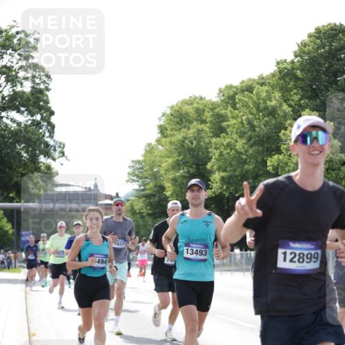 29.06.2025 - hella hamburg halbmarathon Jannik Wohlers http://msf.ph/oto/8194661 29.06.2025 09:46:21 Lombardsbrücke 1889, 2243, 4944, 5048, 5152, 5660, 6683, 7466, 7622, 7628, 8312, 10477, 10927, 11304, 11661, 12447, 12899, 13199, 13493, 13494, 13729, 14310, 14450, 15902, 16505, 16619, 16811, 16957, 17137, 17751, 18026, 18277, 18600, 18824 meine-sportfotos.de