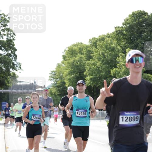 29.06.2025 - hella hamburg halbmarathon Jannik Wohlers http://msf.ph/oto/8194670 29.06.2025 09:46:21 Lombardsbrücke 1889, 2243, 4944, 5048, 5152, 5660, 6683, 7466, 7622, 7628, 8312, 10477, 10927, 11304, 11661, 12447, 12899, 13199, 13493, 13494, 13729, 14310, 14450, 15902, 16505, 16619, 16811, 16957, 17137, 17751, 18026, 18277, 18600, 18824 meine-sportfotos.de