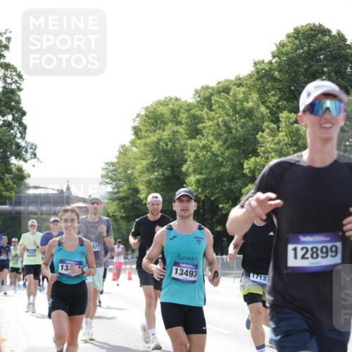 29.06.2025 - hella hamburg halbmarathon Jannik Wohlers http://msf.ph/oto/8194695 29.06.2025 09:46:21 Lombardsbrücke 1889, 2243, 4944, 5048, 5152, 5660, 6683, 7466, 7622, 7628, 8312, 10477, 10927, 11304, 11661, 12447, 12899, 13199, 13493, 13494, 13729, 14310, 14450, 15902, 16505, 16619, 16811, 16957, 17137, 17751, 18026, 18277, 18600, 18824 meine-sportfotos.de