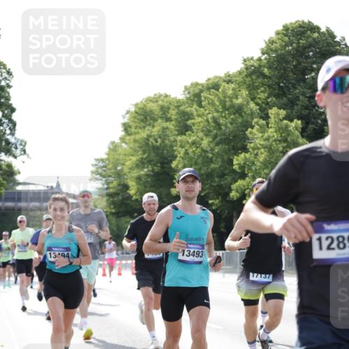 29.06.2025 - hella hamburg halbmarathon Jannik Wohlers http://msf.ph/oto/8194715 29.06.2025 09:46:22 Lombardsbrücke 2243, 4944, 5048, 5152, 5660, 6683, 7466, 7622, 7628, 7867, 8312, 10477, 10927, 11304, 11661, 12447, 12899, 13199, 13493, 13494, 13729, 14310, 14450, 14899, 15902, 16505, 16619, 16811, 16957, 17137, 17751, 18026, 18277, 18357, 18600, 18824 meine-sportfotos.de