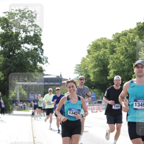29.06.2025 - hella hamburg halbmarathon Jannik Wohlers http://msf.ph/oto/8194733 29.06.2025 09:46:22 Lombardsbrücke 2243, 4944, 5048, 5152, 5660, 6683, 7466, 7622, 7628, 7867, 8312, 10477, 10927, 11304, 11661, 12447, 12899, 13199, 13493, 13494, 13729, 14310, 14450, 14899, 15902, 16505, 16619, 16811, 16957, 17137, 17751, 18026, 18277, 18357, 18600, 18824 meine-sportfotos.de