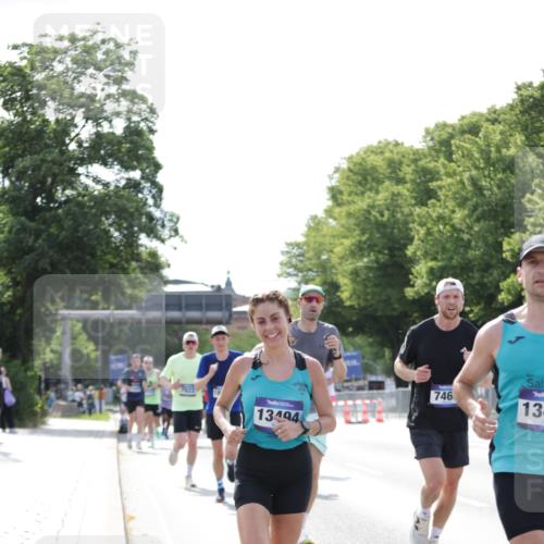 29.06.2025 - hella hamburg halbmarathon Jannik Wohlers http://msf.ph/oto/8194753 29.06.2025 09:46:22 Lombardsbrücke 2243, 4944, 5048, 5152, 5660, 6683, 7466, 7622, 7628, 7867, 8312, 10477, 10927, 11304, 11661, 12447, 12899, 13199, 13493, 13494, 13729, 14310, 14450, 14899, 15902, 16505, 16619, 16811, 16957, 17137, 17751, 18026, 18277, 18357, 18600, 18824 meine-sportfotos.de