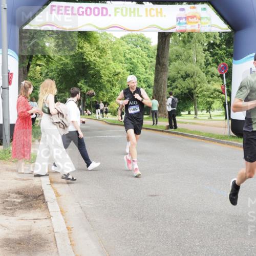 29.06.2025 - hella hamburg halbmarathon MichiJ http://msf.ph/oto/8194759 29.06.2025 10:20:23 Zwischen KM18-KM19 3201, 5826, 7481, 10017, 11413, 11857, 16508, 18177 meine-sportfotos.de