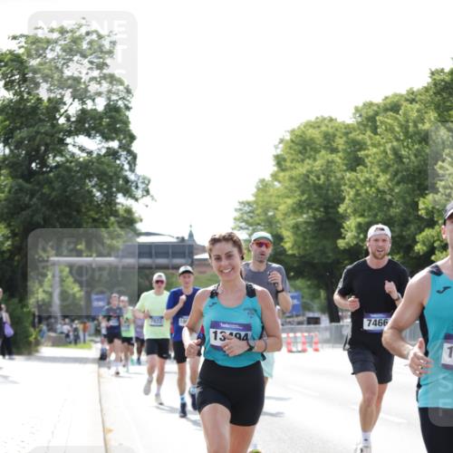 29.06.2025 - hella hamburg halbmarathon Jannik Wohlers http://msf.ph/oto/8194764 29.06.2025 09:46:22 Lombardsbrücke 2243, 4944, 5048, 5152, 5660, 6683, 7466, 7622, 7628, 7867, 8312, 10477, 10927, 11304, 11661, 12447, 12899, 13199, 13493, 13494, 13729, 14310, 14450, 14899, 15902, 16505, 16619, 16811, 16957, 17137, 17751, 18026, 18277, 18357, 18600, 18824 meine-sportfotos.de