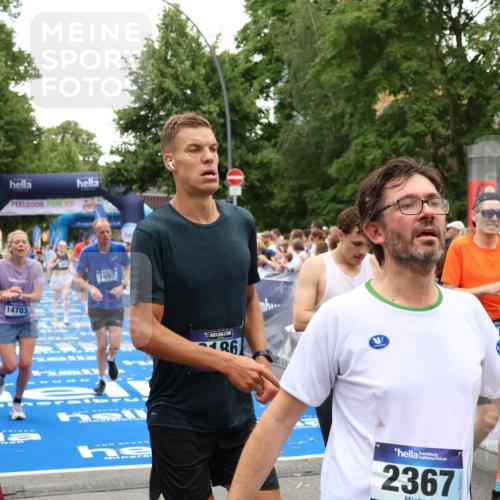 29.06.2025 - hella hamburg halbmarathon Zöllner http://msf.ph/oto/8194769 29.06.2025 10:45:30 Ziel 1697, 3186, 6831, 11469, 12277, 12643, 14062, 14703, 16725, 17499, 18407, 18638 meine-sportfotos.de