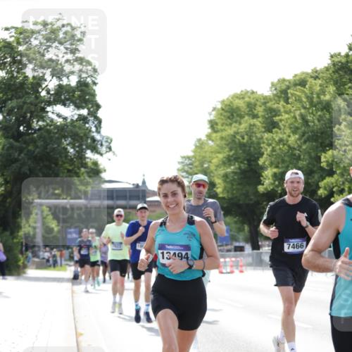 29.06.2025 - hella hamburg halbmarathon Jannik Wohlers http://msf.ph/oto/8194774 29.06.2025 09:46:22 Lombardsbrücke 2243, 4944, 5048, 5152, 5660, 6683, 7466, 7622, 7628, 7867, 8312, 10477, 10927, 11304, 11661, 12447, 12899, 13199, 13493, 13494, 13729, 14310, 14450, 14899, 15902, 16505, 16619, 16811, 16957, 17137, 17751, 18026, 18277, 18357, 18600, 18824 meine-sportfotos.de