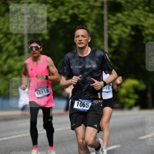 29.06.2025 - hella hamburg halbmarathon Dr. Thomas Lammeyer http://msf.ph/oto/8194829 29.06.2025 09:47:49 Kennedybrücke 1065, 2021, 2879, 3075, 3845, 3968, 4678, 5367, 7349, 8473, 8731, 9047, 10790, 10848 meine-sportfotos.de
