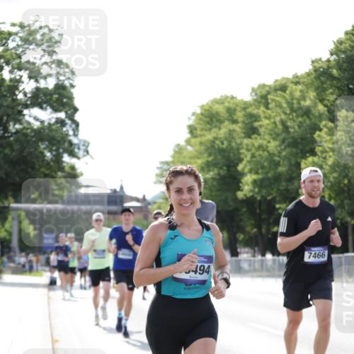 29.06.2025 - hella hamburg halbmarathon Jannik Wohlers http://msf.ph/oto/8194831 29.06.2025 09:46:23 Lombardsbrücke 2243, 4944, 5048, 5152, 5660, 6683, 7466, 7622, 7628, 7867, 8312, 10477, 10927, 11304, 11661, 12447, 12899, 13199, 13493, 13494, 13729, 14310, 14450, 14899, 16417, 16505, 16619, 16811, 16957, 17137, 17329, 17751, 18026, 18277, 18357, 18600, 18824 meine-sportfotos.de