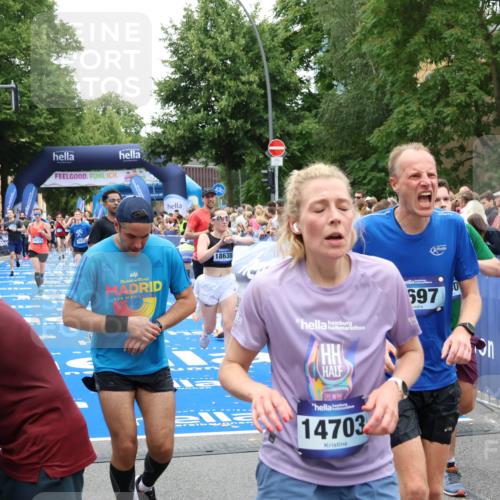 29.06.2025 - hella hamburg halbmarathon Zöllner http://msf.ph/oto/8194851 29.06.2025 10:45:33 Ziel 2138, 2415, 5623, 6831, 8374, 12277, 12643, 14062, 16725, 18407, 18638 meine-sportfotos.de