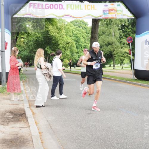 29.06.2025 - hella hamburg halbmarathon MichiJ http://msf.ph/oto/8194856 29.06.2025 10:20:24 Zwischen KM18-KM19 2851, 3201, 5826, 7481, 10017, 11413, 11857, 16508, 17322, 18177 meine-sportfotos.de