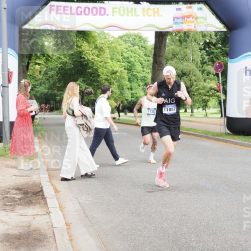 29.06.2025 - hella hamburg halbmarathon MichiJ http://msf.ph/oto/8194875 29.06.2025 10:20:24 Zwischen KM18-KM19 2851, 3201, 5826, 7481, 10017, 11413, 11857, 16508, 17322, 18177 meine-sportfotos.de