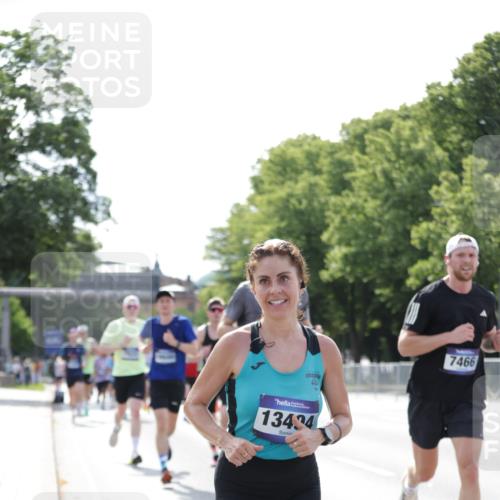 29.06.2025 - hella hamburg halbmarathon Jannik Wohlers http://msf.ph/oto/8194879 29.06.2025 09:46:23 Lombardsbrücke 2243, 4944, 5048, 5152, 5660, 6683, 7466, 7622, 7628, 7867, 8312, 10477, 10927, 11304, 11661, 12447, 12899, 13199, 13493, 13494, 13729, 14310, 14450, 14899, 16417, 16505, 16619, 16811, 16957, 17137, 17329, 17751, 18026, 18277, 18357, 18600, 18824 meine-sportfotos.de