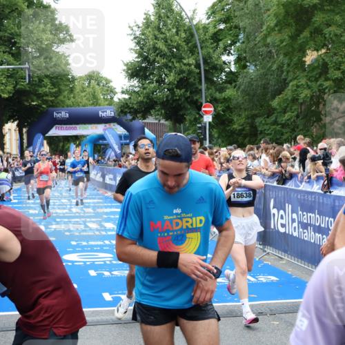 29.06.2025 - hella hamburg halbmarathon Zöllner http://msf.ph/oto/8194883 29.06.2025 10:45:34 Ziel 2138, 2415, 5623, 6831, 8374, 8668, 12277, 12643, 14062, 16725, 18638 meine-sportfotos.de