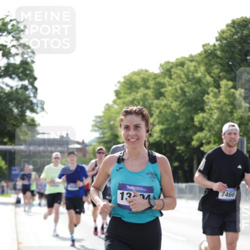29.06.2025 - hella hamburg halbmarathon Jannik Wohlers http://msf.ph/oto/8194908 29.06.2025 09:46:23 Lombardsbrücke 2243, 4944, 5048, 5152, 5660, 6683, 7466, 7622, 7628, 7867, 8312, 10477, 10927, 11304, 11661, 12447, 12899, 13199, 13493, 13494, 13729, 14310, 14450, 14899, 16417, 16505, 16619, 16811, 16957, 17137, 17329, 17751, 18026, 18277, 18357, 18600, 18824 meine-sportfotos.de
