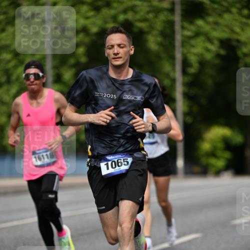 29.06.2025 - hella hamburg halbmarathon Dr. Thomas Lammeyer http://msf.ph/oto/8194925 29.06.2025 09:47:49 Kennedybrücke 1065, 2021, 2879, 3075, 3845, 3968, 4678, 5367, 7349, 8473, 8731, 9047, 10790, 10848 meine-sportfotos.de