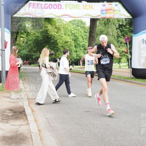 29.06.2025 - hella hamburg halbmarathon MichiJ http://msf.ph/oto/8194939 29.06.2025 10:20:24 Zwischen KM18-KM19 2851, 3201, 5826, 7481, 10017, 11413, 11857, 16508, 17322, 18177 meine-sportfotos.de