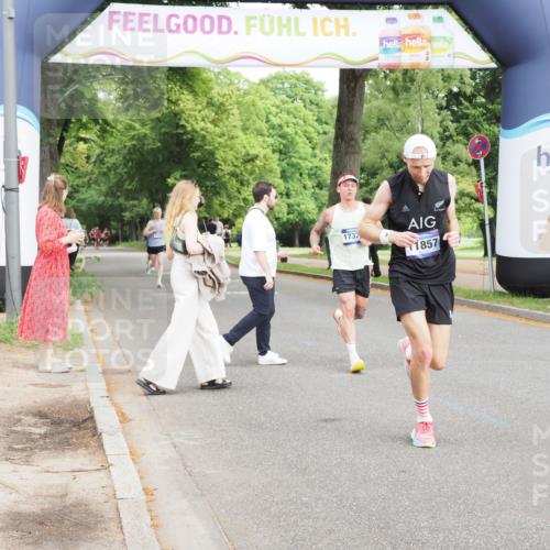 29.06.2025 - hella hamburg halbmarathon MichiJ http://msf.ph/oto/8194945 29.06.2025 10:20:24 Zwischen KM18-KM19 2851, 3201, 5826, 7481, 10017, 11413, 11857, 16508, 17322, 18177 meine-sportfotos.de