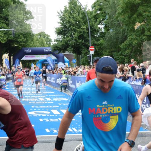 29.06.2025 - hella hamburg halbmarathon Zöllner http://msf.ph/oto/8194947 29.06.2025 10:45:35 Ziel 2138, 2415, 5623, 6831, 8374, 8668, 12154, 12277, 14062, 15666, 16725, 18638, 18878 meine-sportfotos.de