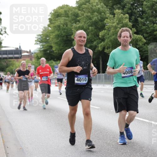 29.06.2025 - hella hamburg halbmarathon Jannik Wohlers http://msf.ph/oto/8194967 29.06.2025 10:24:34 Lombardsbrücke 1740, 2000, 2108, 2249, 4008, 4010, 4444, 5126, 7778, 8083, 9573, 11400, 14649, 14898, 15124, 15153, 15942, 17185, 17535, 17954, 18194, 18198 meine-sportfotos.de