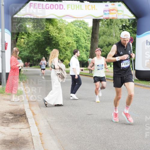 29.06.2025 - hella hamburg halbmarathon MichiJ http://msf.ph/oto/8195003 29.06.2025 10:20:24 Zwischen KM18-KM19 2851, 3201, 5826, 7481, 10017, 11413, 11857, 16508, 17322, 18177 meine-sportfotos.de