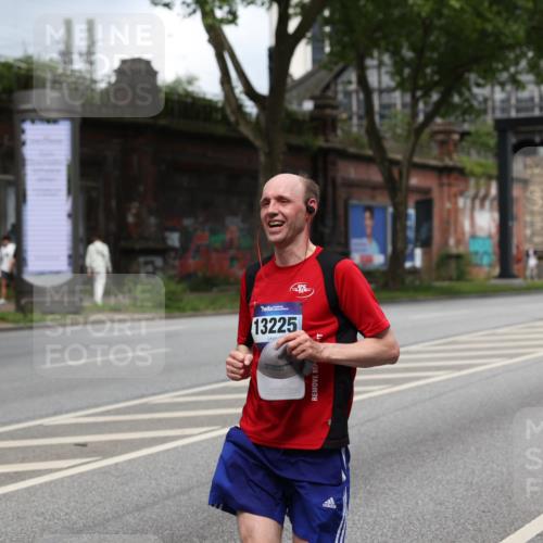 29.06.2025 - hella hamburg halbmarathon Yannick Fuchs http://msf.ph/oto/8195009 29.06.2025 10:44:13 20KM 1216, 1321, 2020, 2234, 2788, 3296, 3414, 3543, 3852, 3947, 4247, 4933, 5447, 5894, 6125, 6282, 8153, 8313, 8454, 8576, 8657, 8689, 8813, 8899, 8921, 9031, 9303, 9551, 10480, 10750, 11339, 11975, 12203, 12235, 12527, 12733, 13159, 13225, 13282, 13463, 13609, 13758, 13812, 14562, 14794, 15620, 15966, 16000, 16242, 16403, 16732, 16887, 17001, 17282, 17319, 18228, 18229, 18451, 18499, 18884 meine-sportfotos.de