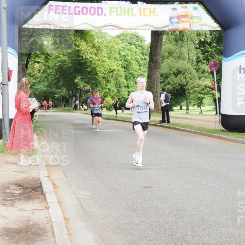29.06.2025 - hella hamburg halbmarathon MichiJ http://msf.ph/oto/8195043 29.06.2025 10:20:28 Zwischen KM18-KM19 2851, 5826, 7481, 10017, 11413, 11857, 13754, 17322, 18177 meine-sportfotos.de