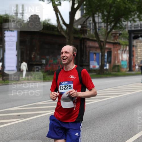 29.06.2025 - hella hamburg halbmarathon Yannick Fuchs http://msf.ph/oto/8195057 29.06.2025 10:44:13 20KM 1216, 1321, 2020, 2234, 2788, 3296, 3414, 3543, 3852, 3947, 4247, 4933, 5447, 5894, 6125, 6282, 8153, 8313, 8454, 8576, 8657, 8689, 8813, 8899, 8921, 9031, 9303, 9551, 10480, 10750, 11339, 11975, 12203, 12235, 12527, 12733, 13159, 13225, 13282, 13463, 13609, 13758, 13812, 14562, 14794, 15620, 15966, 16000, 16242, 16403, 16732, 16887, 17001, 17282, 17319, 18228, 18229, 18451, 18499, 18884 meine-sportfotos.de