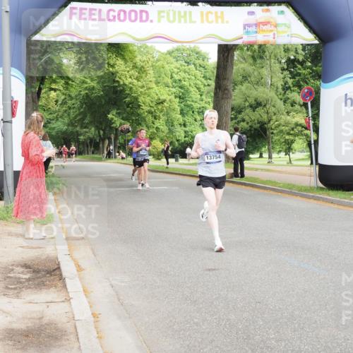 29.06.2025 - hella hamburg halbmarathon MichiJ http://msf.ph/oto/8195060 29.06.2025 10:20:28 Zwischen KM18-KM19 2851, 5826, 7481, 10017, 11413, 11857, 13754, 17322, 18177 meine-sportfotos.de