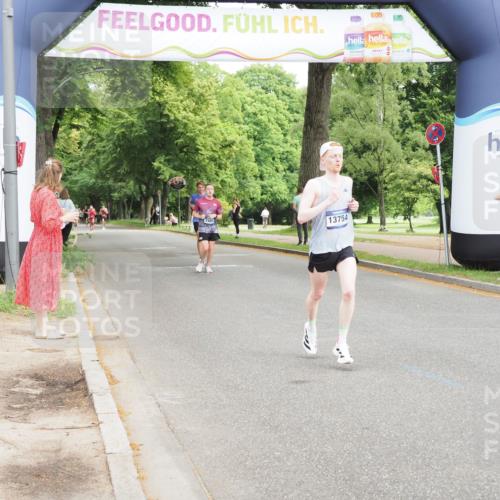 29.06.2025 - hella hamburg halbmarathon MichiJ http://msf.ph/oto/8195133 29.06.2025 10:20:28 Zwischen KM18-KM19 2851, 5826, 7481, 10017, 11413, 11857, 13754, 17322, 18177 meine-sportfotos.de