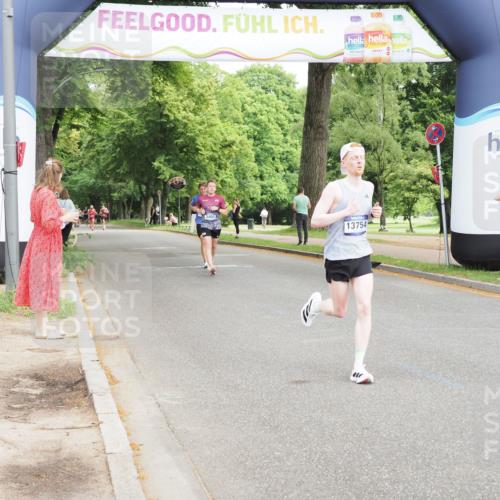 29.06.2025 - hella hamburg halbmarathon MichiJ http://msf.ph/oto/8195191 29.06.2025 10:20:29 Zwischen KM18-KM19 2851, 5826, 11857, 13754, 17322, 18177 meine-sportfotos.de