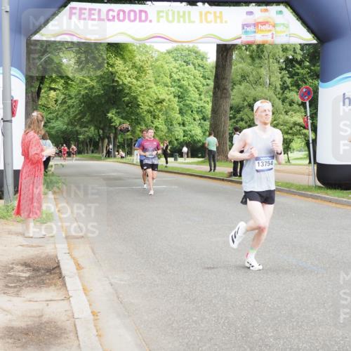 29.06.2025 - hella hamburg halbmarathon MichiJ http://msf.ph/oto/8195246 29.06.2025 10:20:29 Zwischen KM18-KM19 2851, 5826, 11857, 13754, 17322, 18177 meine-sportfotos.de