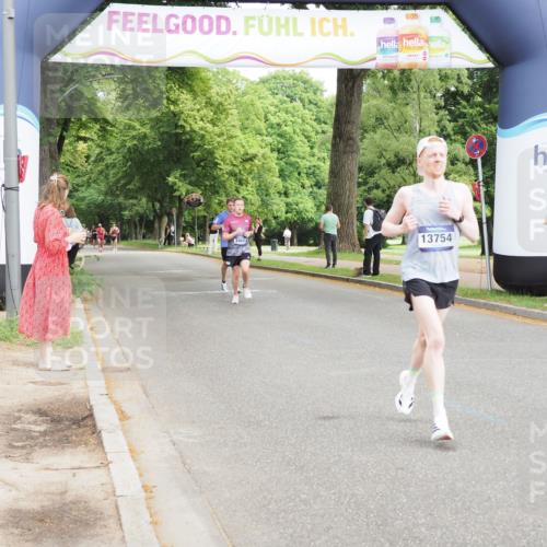 29.06.2025 - hella hamburg halbmarathon MichiJ http://msf.ph/oto/8195261 29.06.2025 10:20:29 Zwischen KM18-KM19 2851, 5826, 11857, 13754, 17322, 18177 meine-sportfotos.de