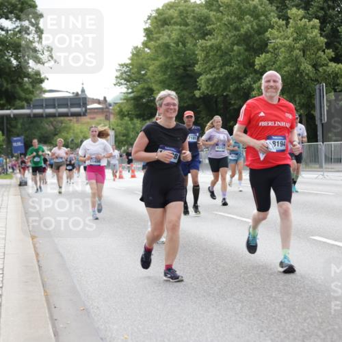 29.06.2025 - hella hamburg halbmarathon Jannik Wohlers http://msf.ph/oto/8195298 29.06.2025 10:24:36 Lombardsbrücke 1740, 2000, 2108, 2249, 3920, 4008, 4010, 4444, 5126, 7778, 8083, 9573, 11400, 11921, 14649, 15124, 15153, 15679, 15942, 17185, 17954, 18194, 18198 meine-sportfotos.de