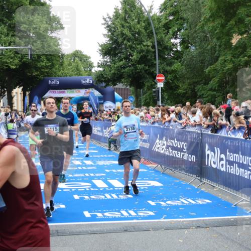 29.06.2025 - hella hamburg halbmarathon Zöllner http://msf.ph/oto/8195360 29.06.2025 10:45:40 Ziel 2138, 2415, 5623, 6071, 6711, 8374, 8668, 11291, 11495, 12154, 14764, 15666, 17674, 18862, 18878 meine-sportfotos.de
